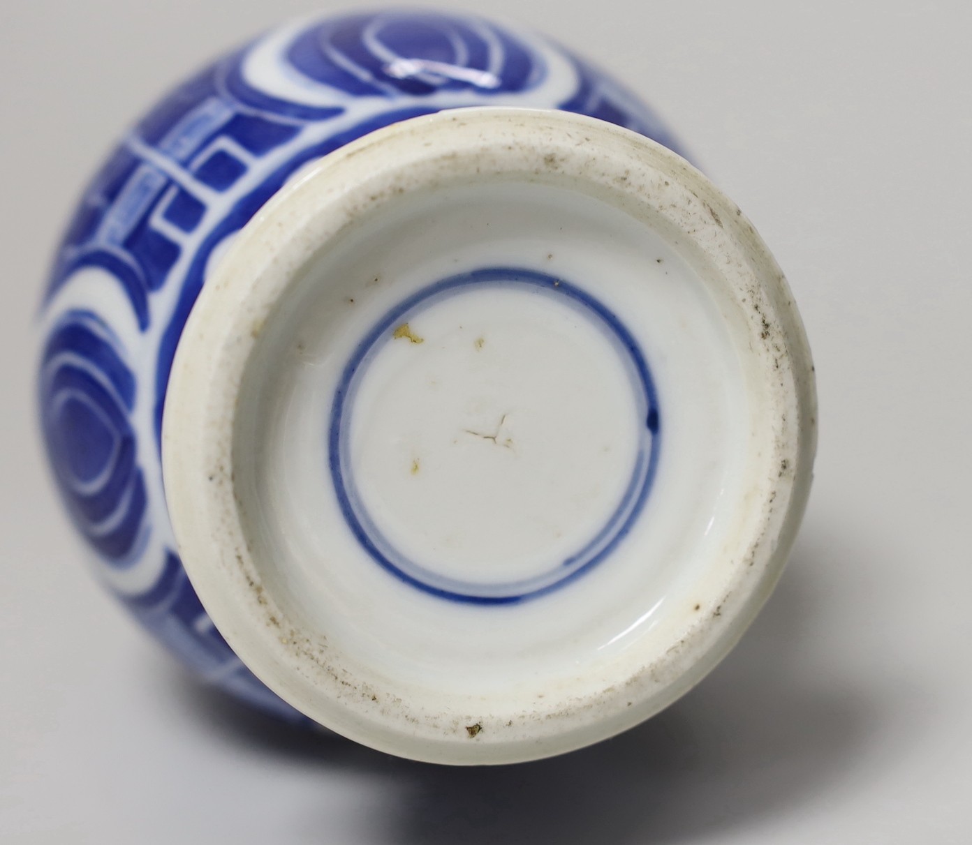 A Chinese archaistic blue and white double gourd vase, 19th century, 19cm